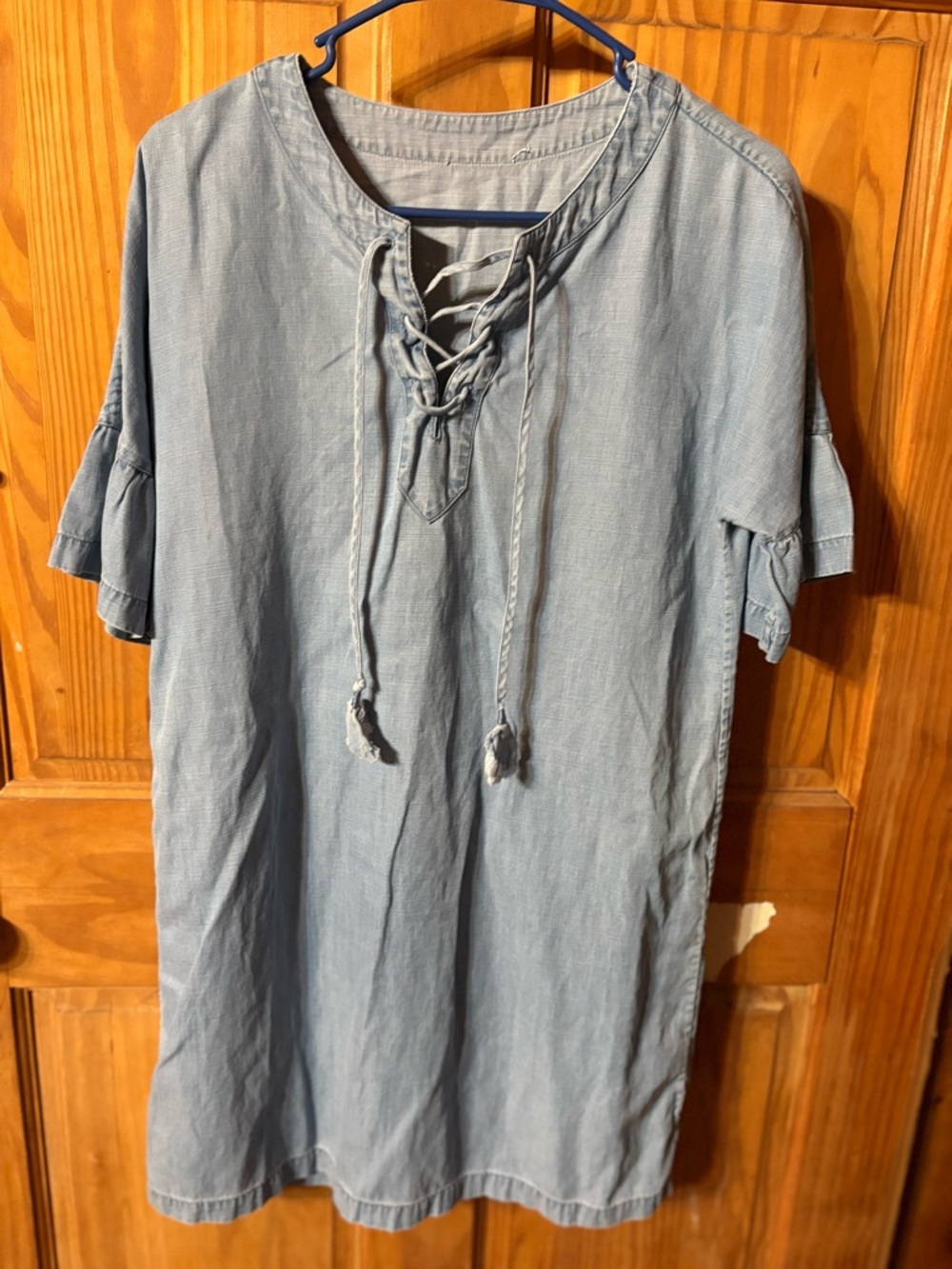NFS-SOLD-VEGAS_POSH 
Light Blue Men's Lace-Up Chambray Shirt